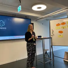 Anne-Sophie Behm-Bahtat stellte das Projekt POIESIS vor.