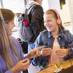 Tüfteln, Selbermachen und clevere Ideen: Das Maker Festival im Zeiss-Großplanetarium.